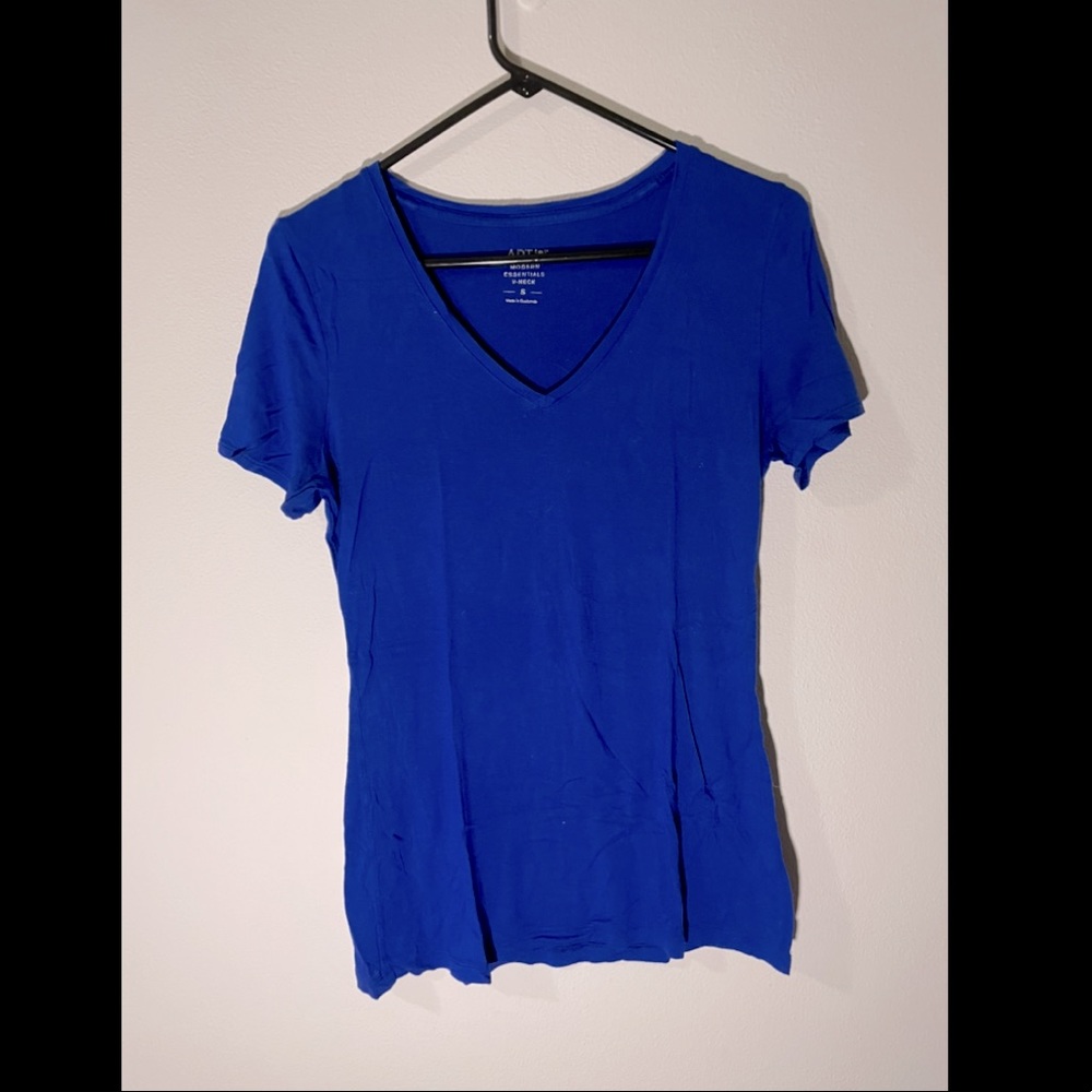 Blue V-neck T-shirt; size S
